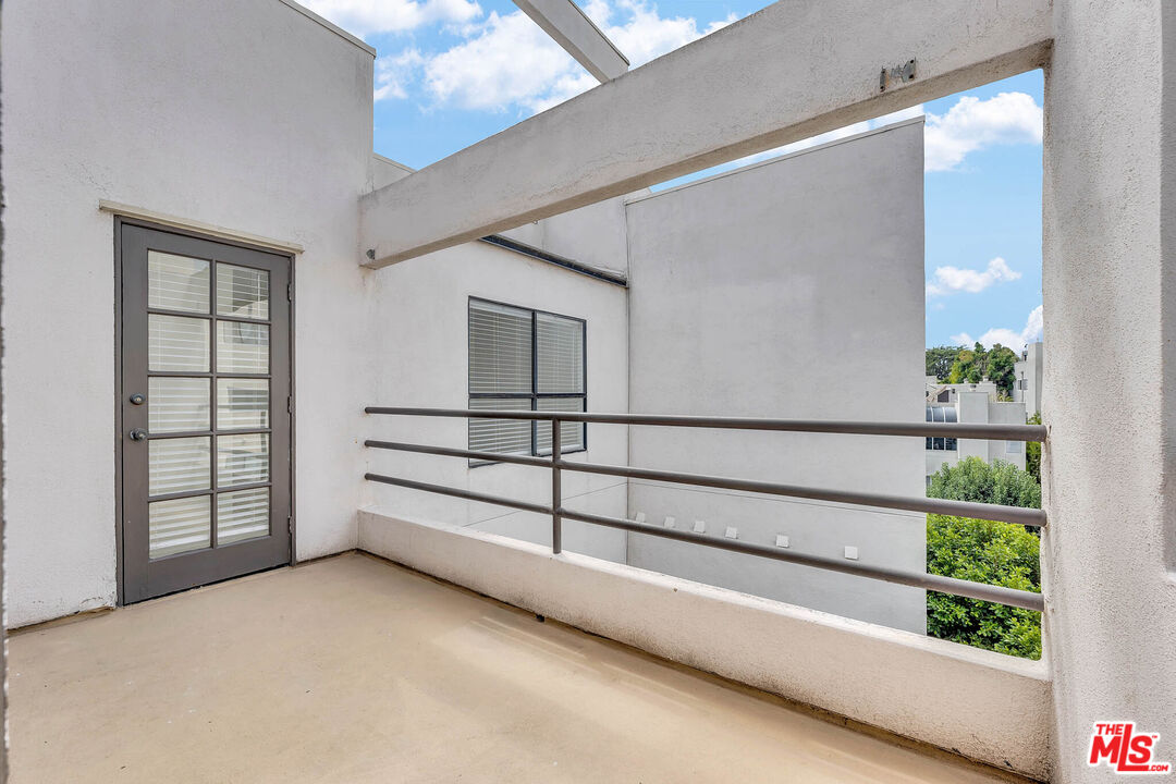 1740 Malcolm Ave Unit: 303