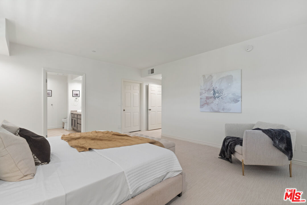 4310 Cahuenga Blvd Unit: 202