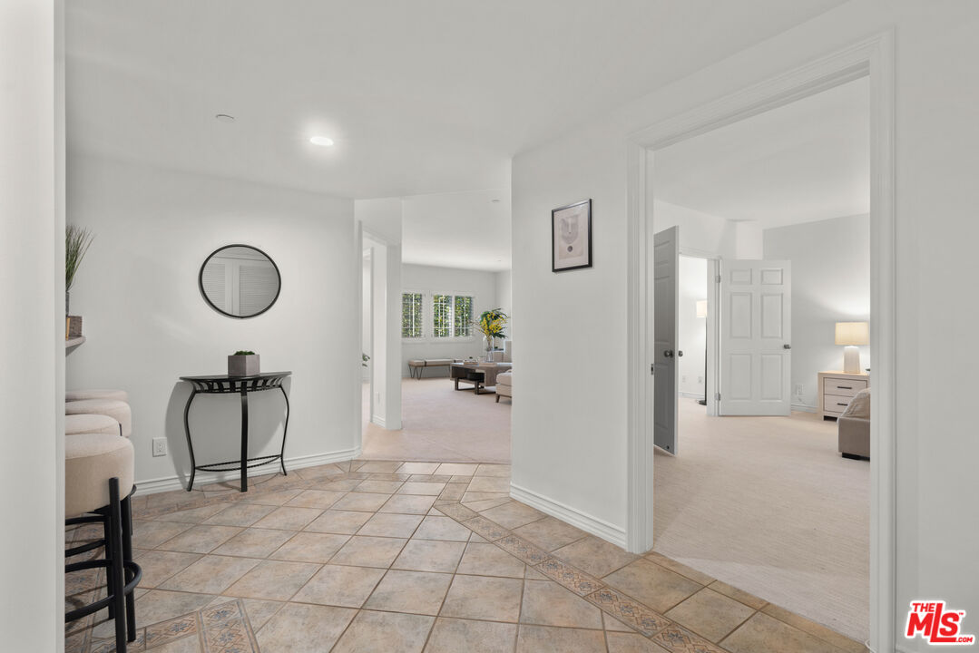 4310 Cahuenga Blvd Unit: 202