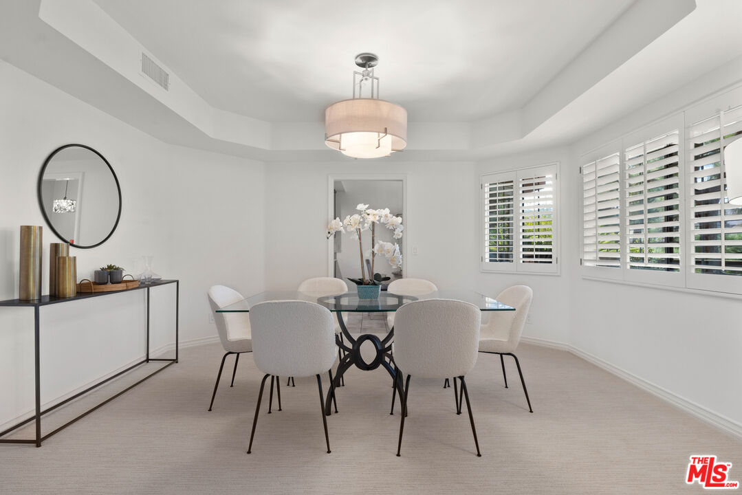 4310 Cahuenga Blvd Unit: 202