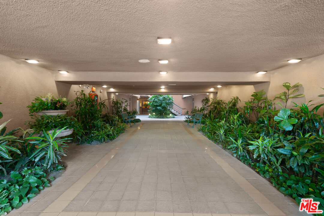 4310 Cahuenga Blvd Unit: 202