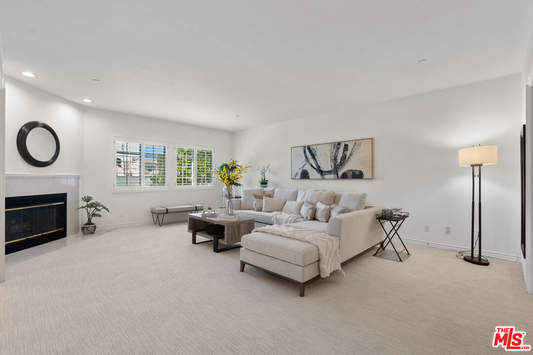 4310 Cahuenga Blvd Unit: 202