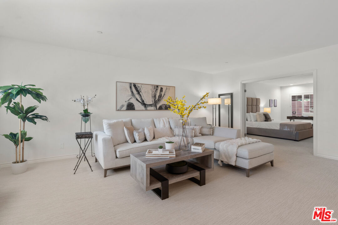 4310 Cahuenga Blvd Unit: 202