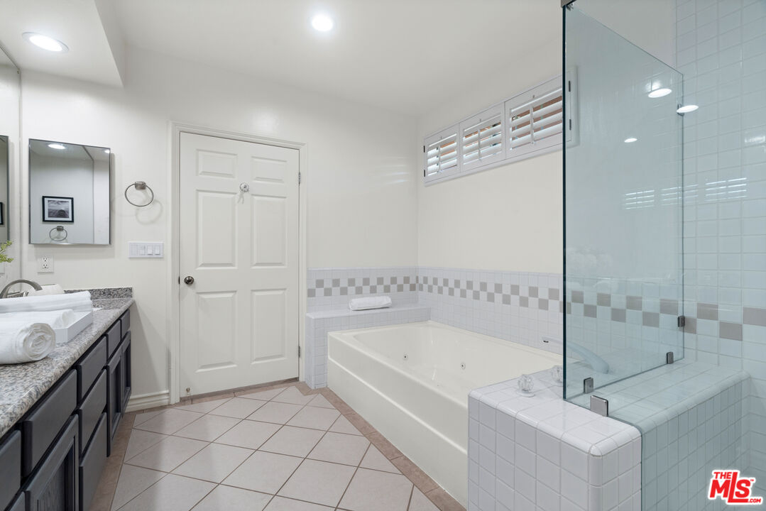 4310 Cahuenga Blvd Unit: 202