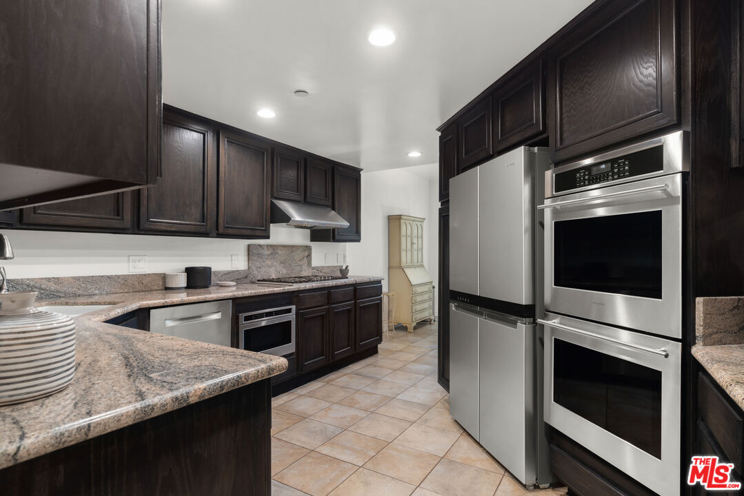 4310 Cahuenga Blvd Unit: 202