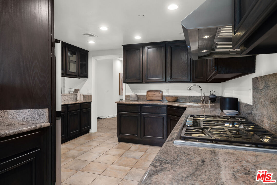 4310 Cahuenga Blvd Unit: 202