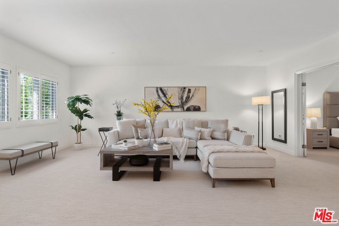 4310 Cahuenga Blvd Unit: 202