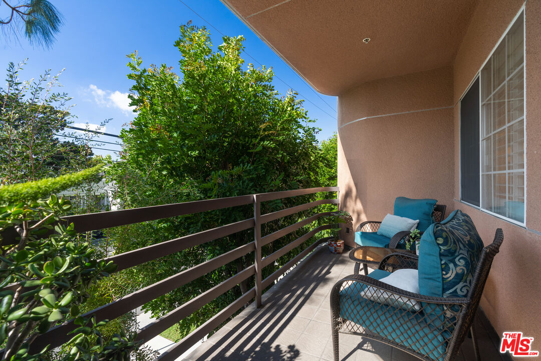 4310 Cahuenga Blvd Unit: 202