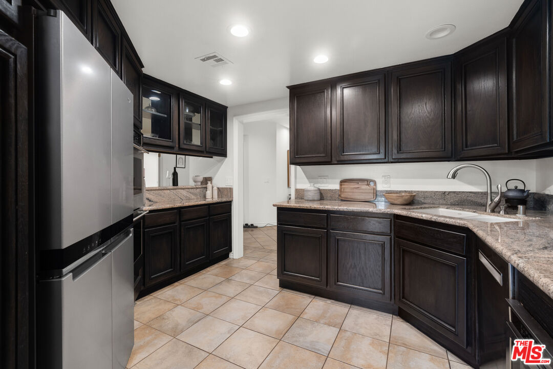 4310 Cahuenga Blvd Unit: 202