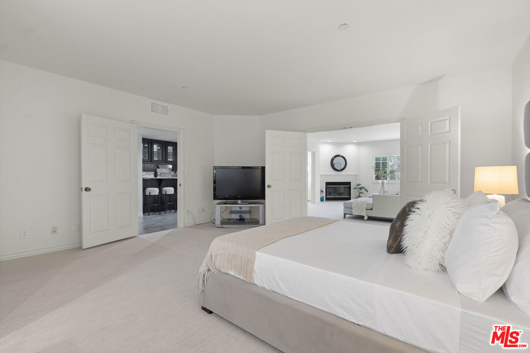 4310 Cahuenga Blvd Unit: 202