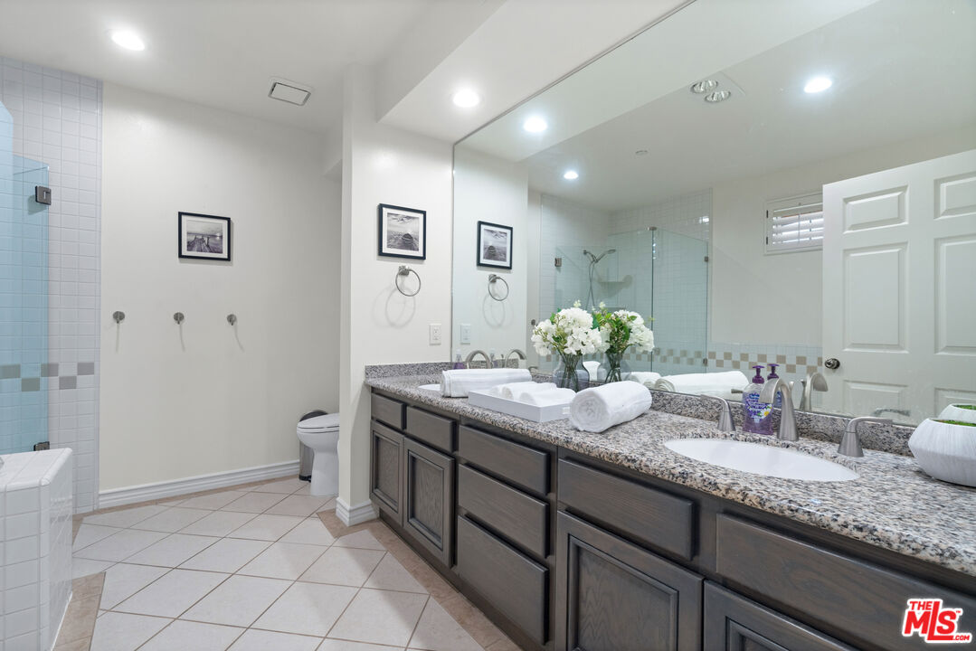 4310 Cahuenga Blvd Unit: 202