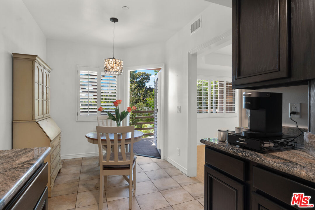 4310 Cahuenga Blvd Unit: 202