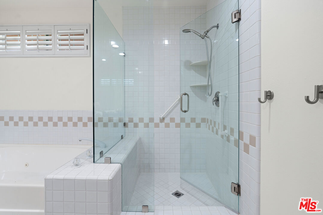 4310 Cahuenga Blvd Unit: 202