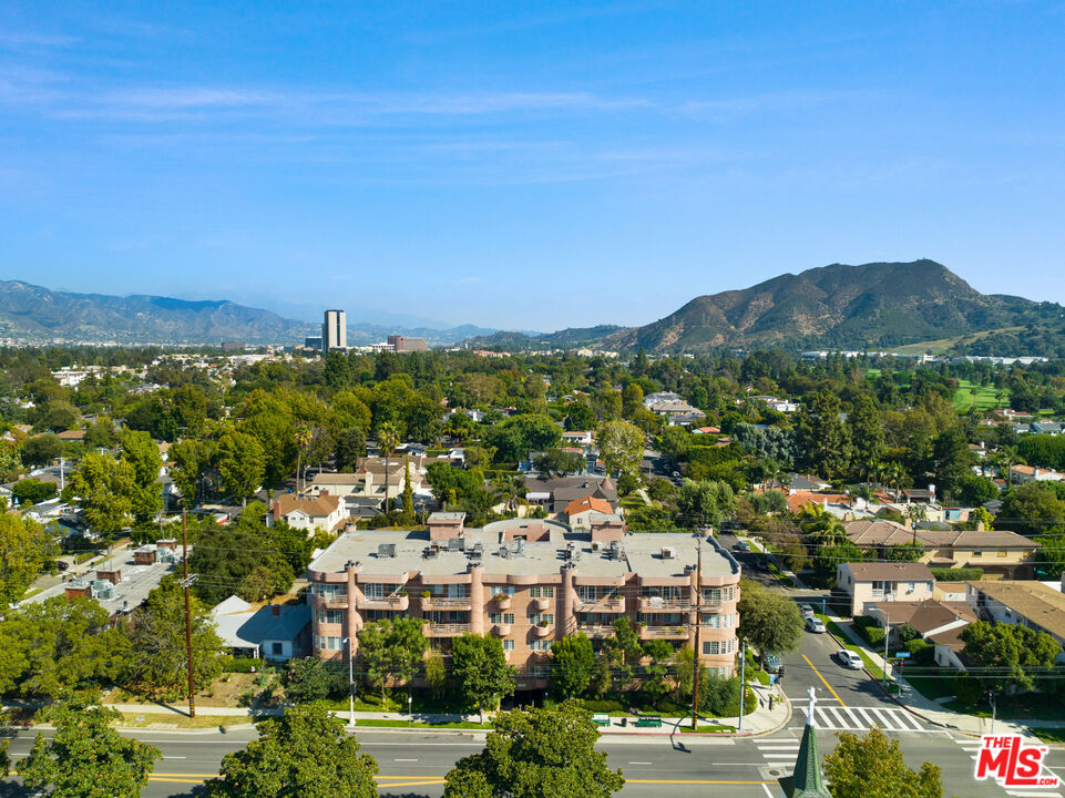 4310 Cahuenga Blvd Unit: 202