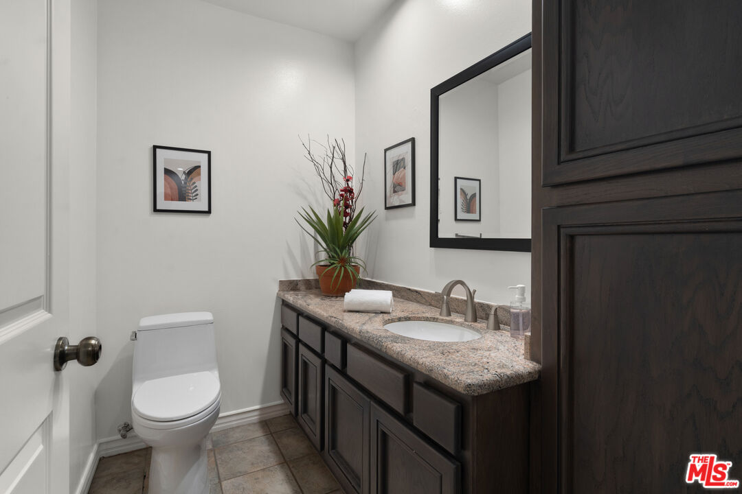 4310 Cahuenga Blvd Unit: 202