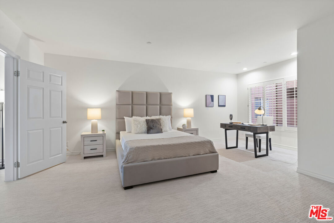 4310 Cahuenga Blvd Unit: 202