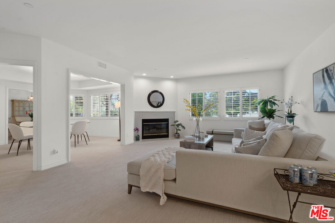 4310 Cahuenga Blvd Unit: 202