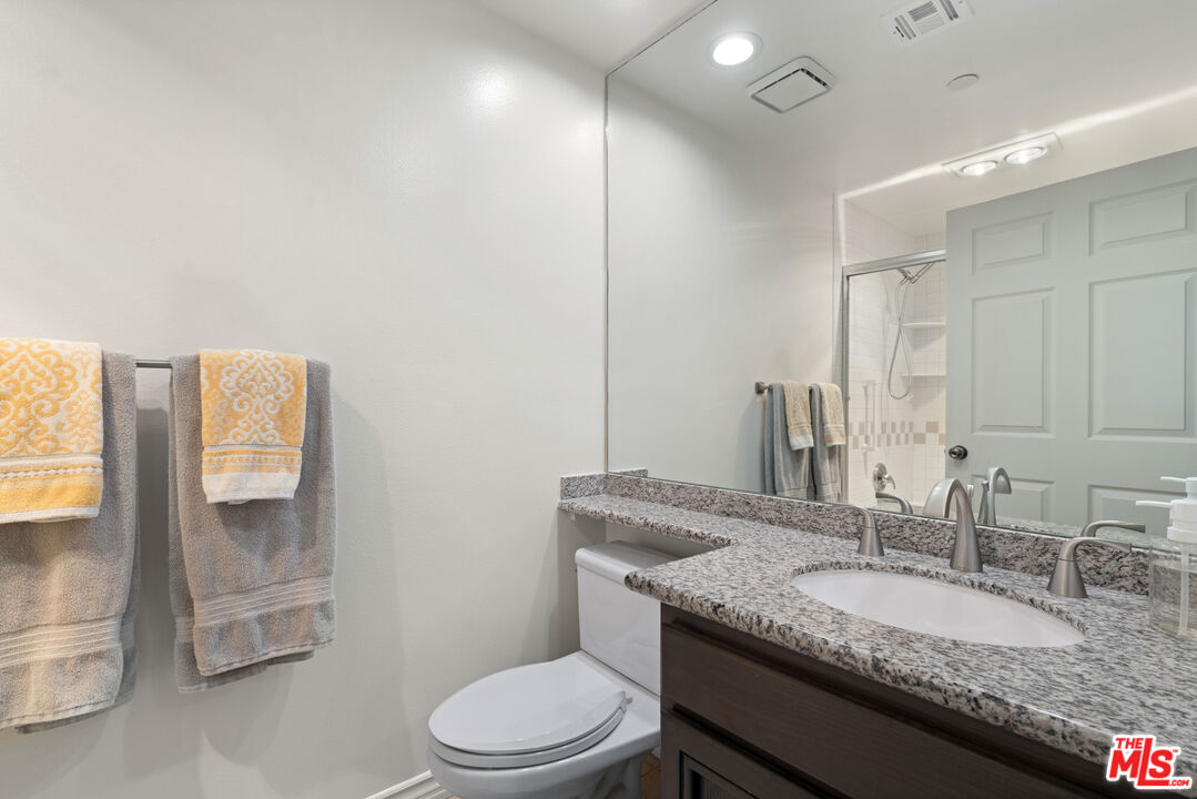 4310 Cahuenga Blvd Unit: 202