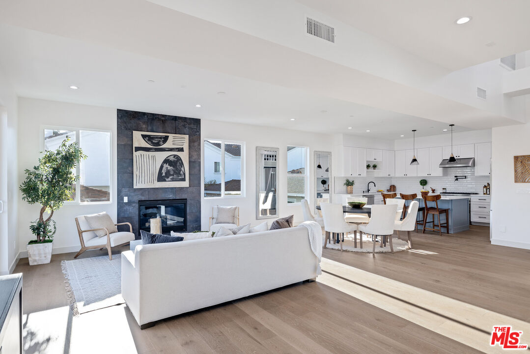 2010 Plant Ave Unit: B