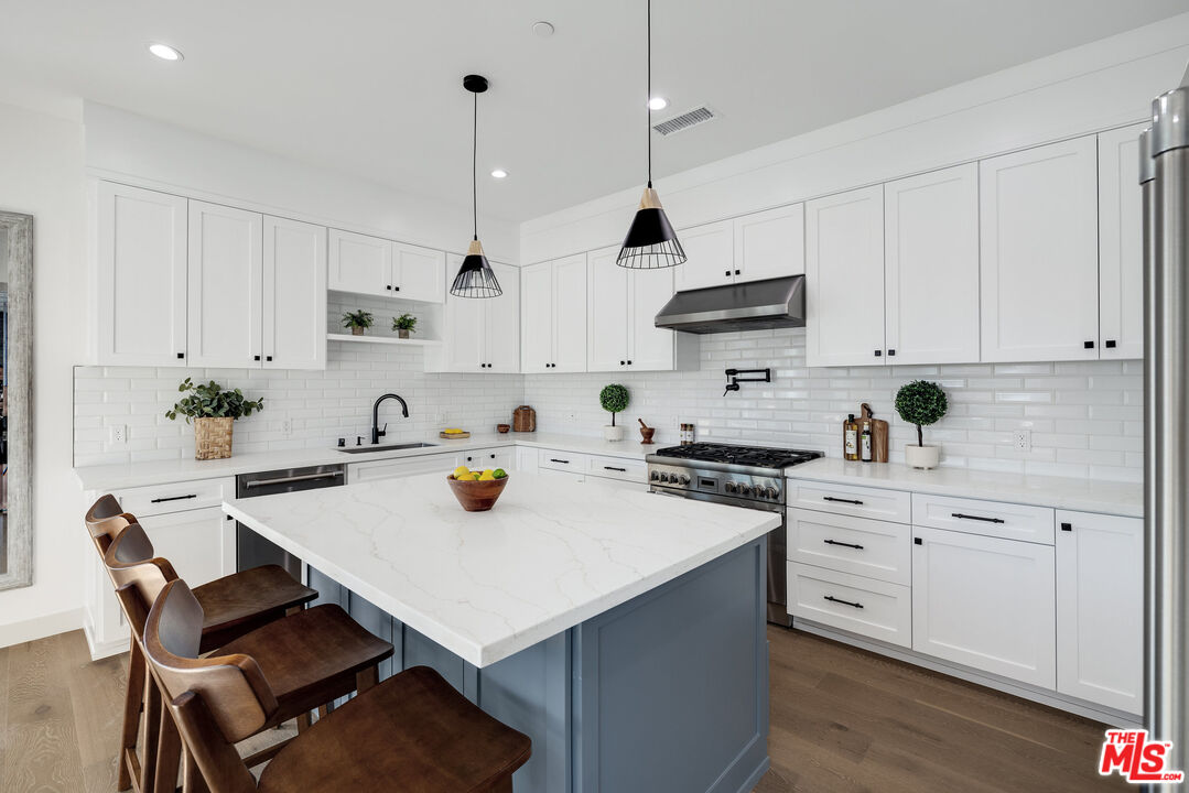 2010 Plant Ave Unit: B