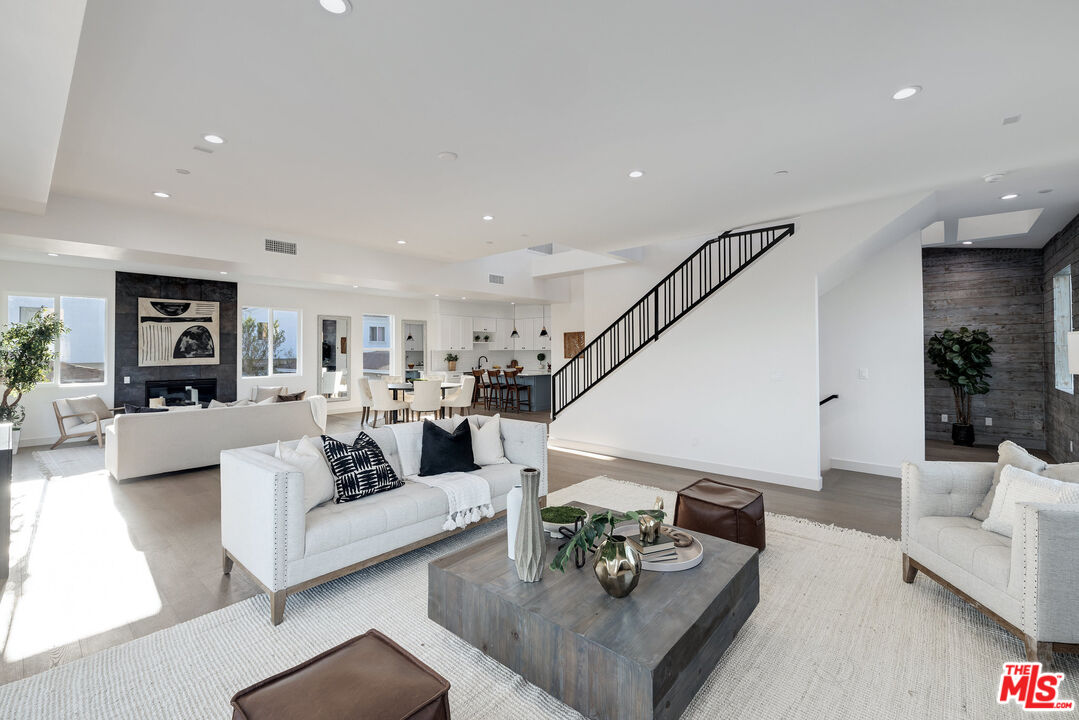 2010 Plant Ave Unit: B