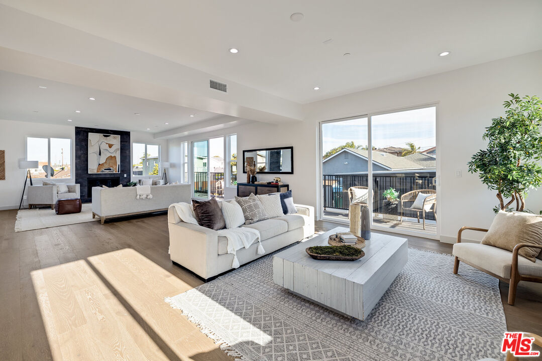 2010 Plant Ave Unit: B