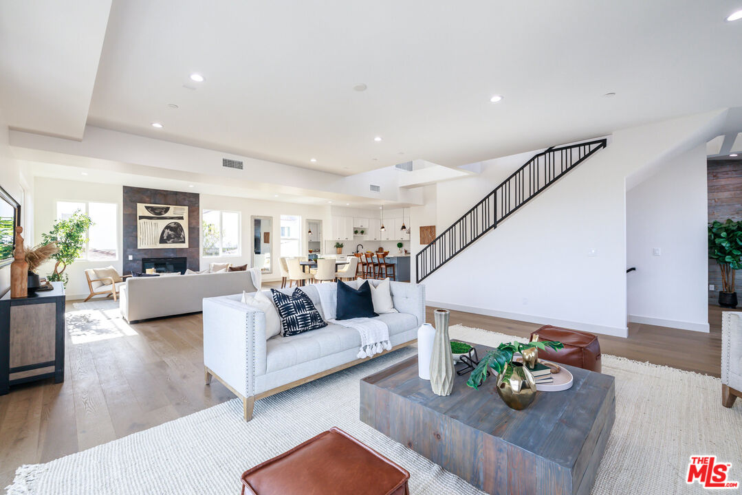 2010 Plant Ave Unit: B