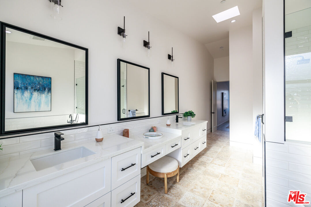 2010 Plant Ave Unit: B