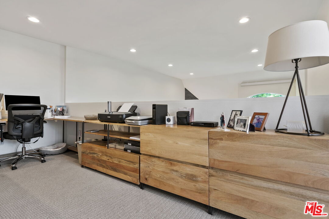 4242 Stansbury Ave Unit: PH1