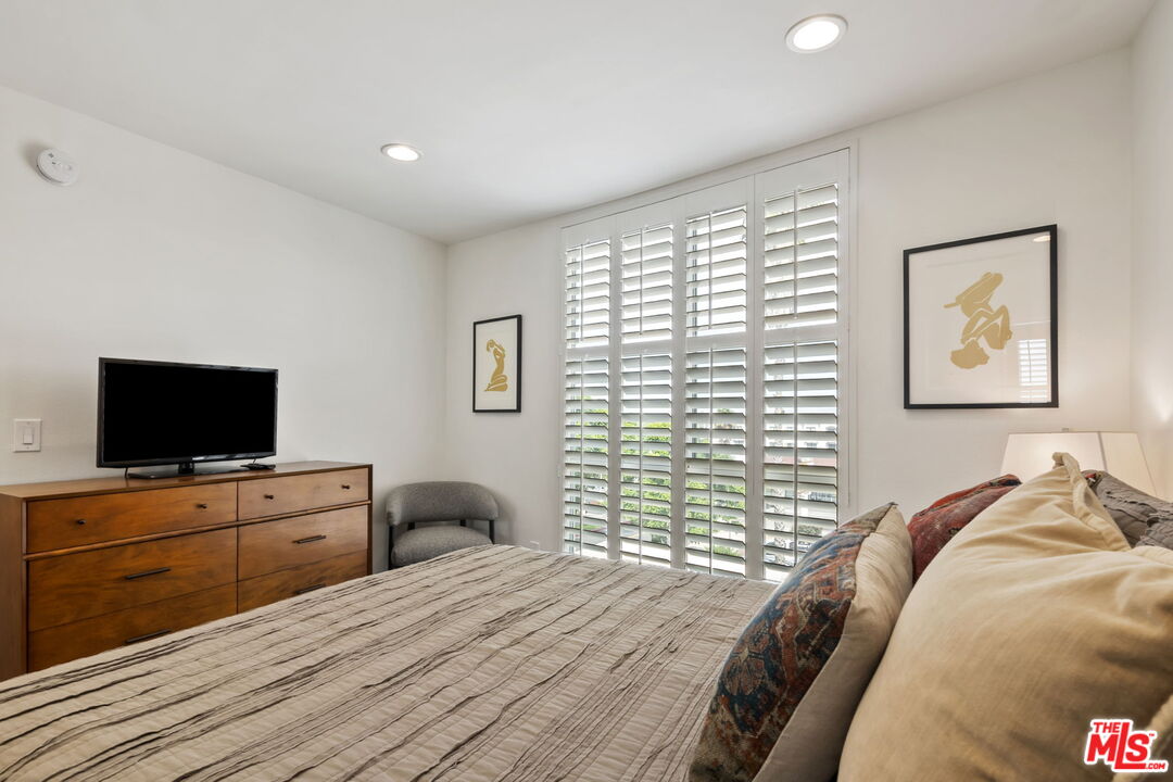 4242 Stansbury Ave Unit: PH1