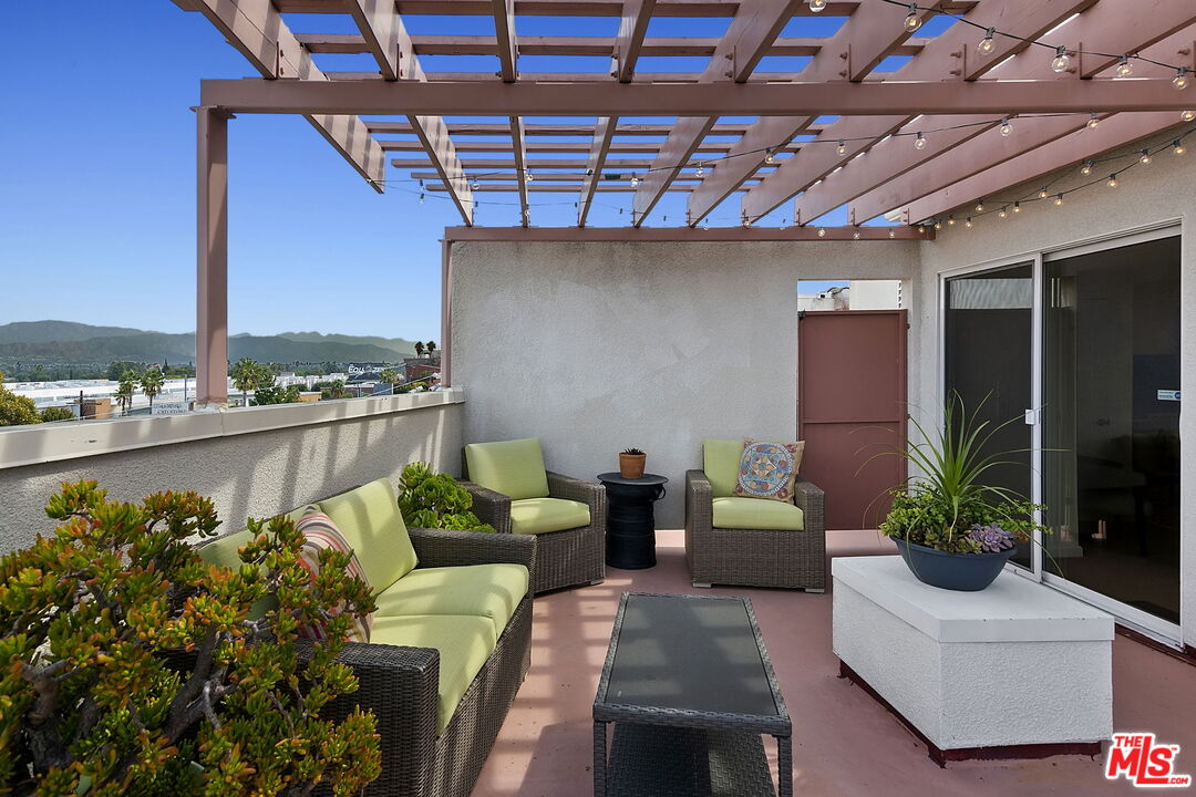 4242 Stansbury Ave Unit: PH1