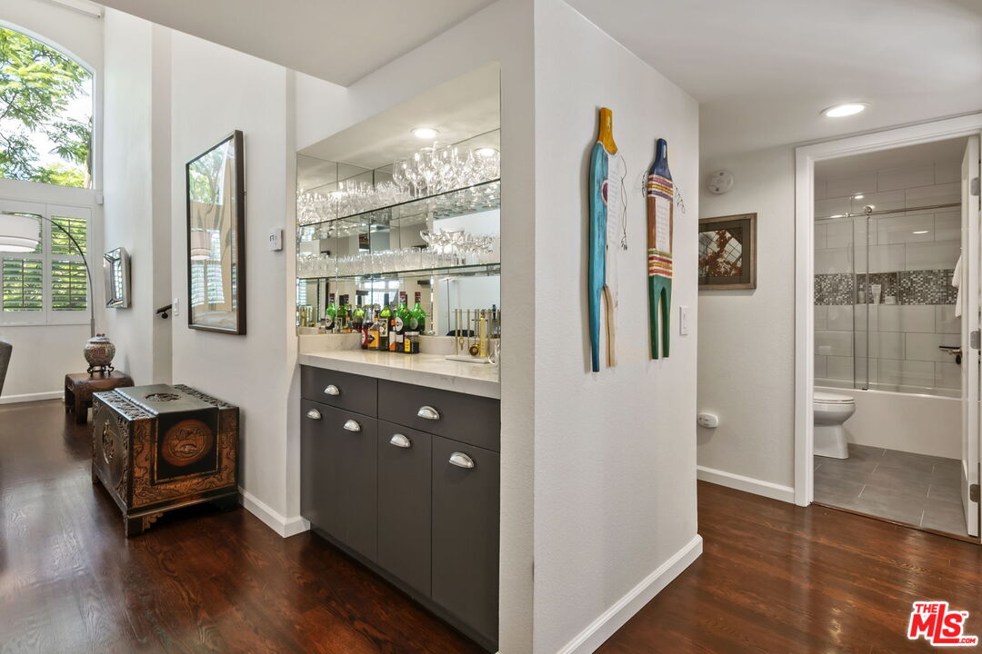 4242 Stansbury Ave Unit: PH1