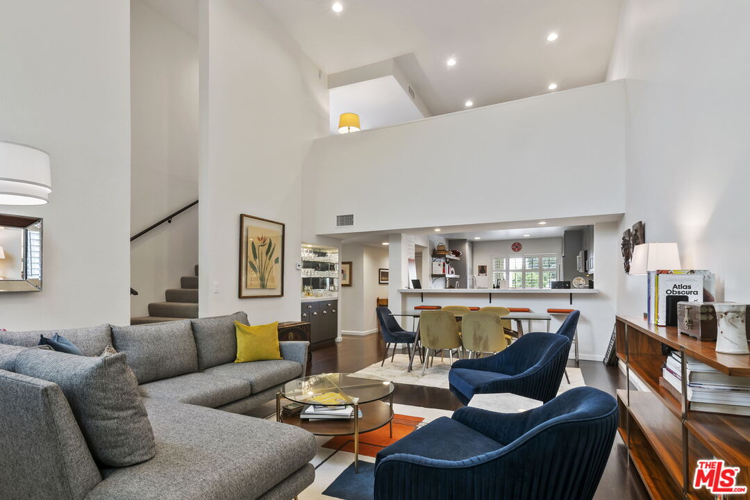 4242 Stansbury Ave Unit: PH1