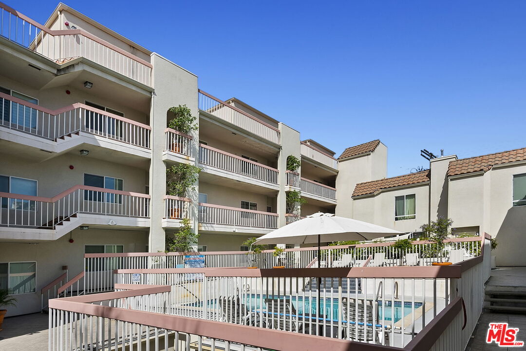 4242 Stansbury Ave Unit: PH1