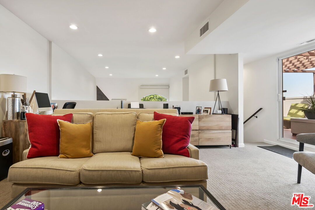 4242 Stansbury Ave Unit: PH1