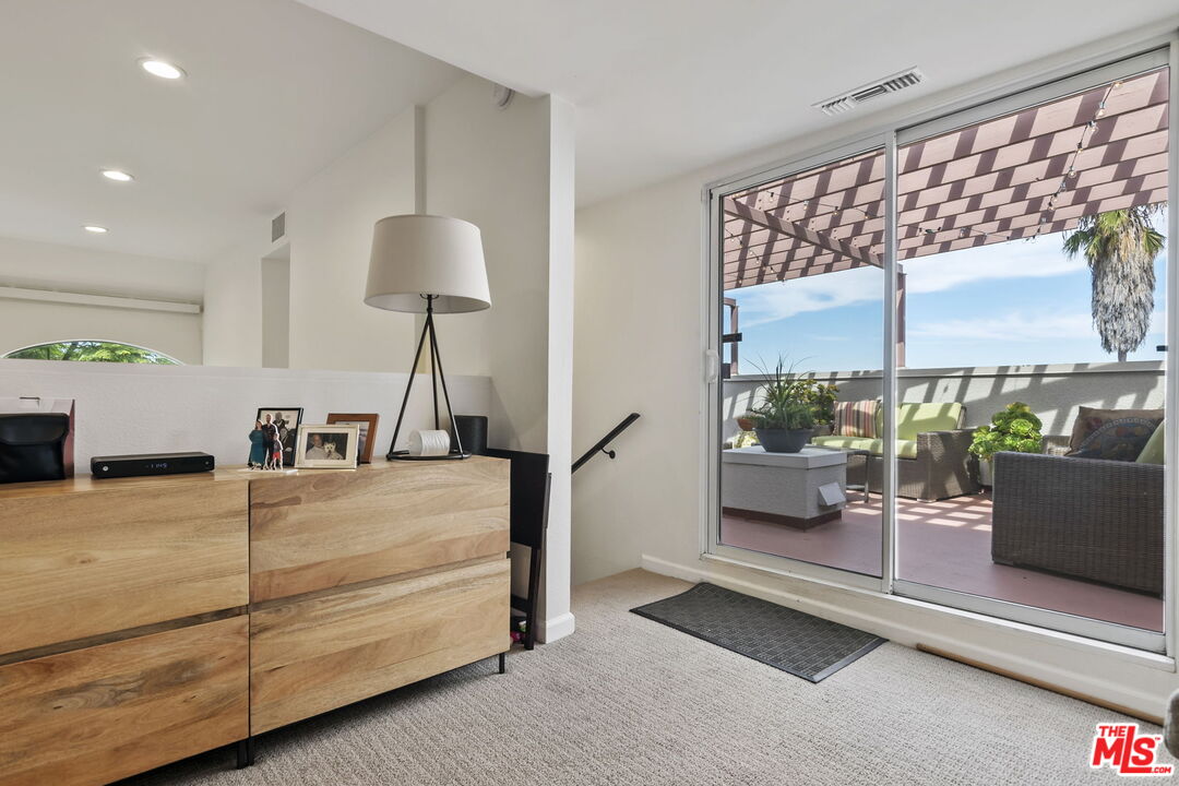 4242 Stansbury Ave Unit: PH1