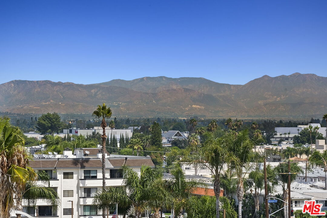 4242 Stansbury Ave Unit: PH1