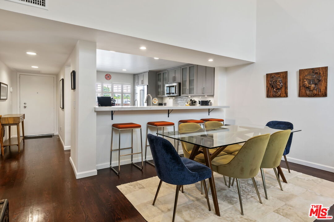 4242 Stansbury Ave Unit: PH1