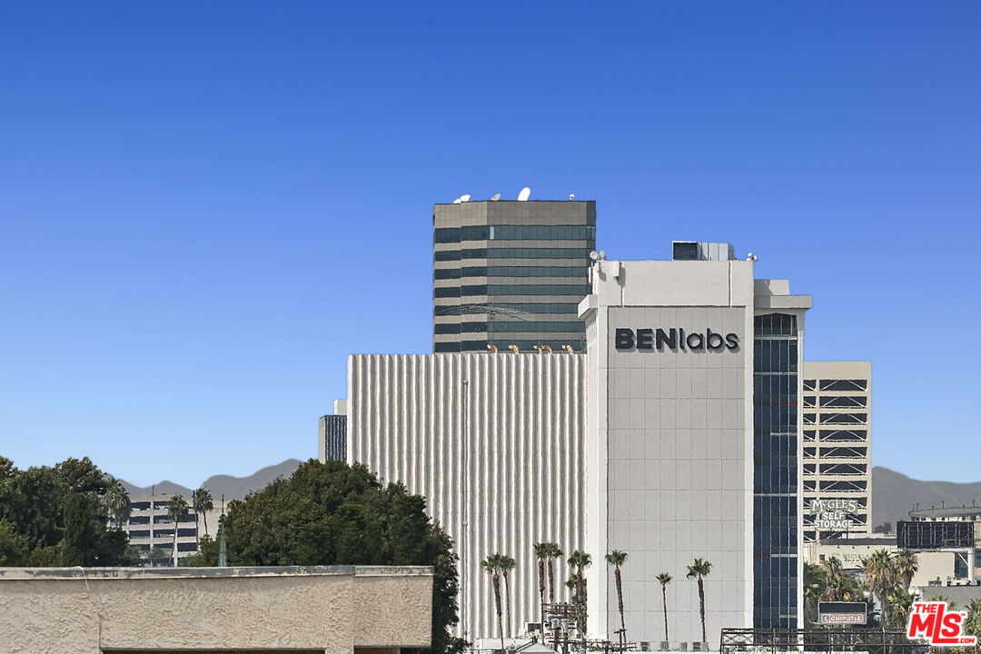 4242 Stansbury Ave Unit: PH1