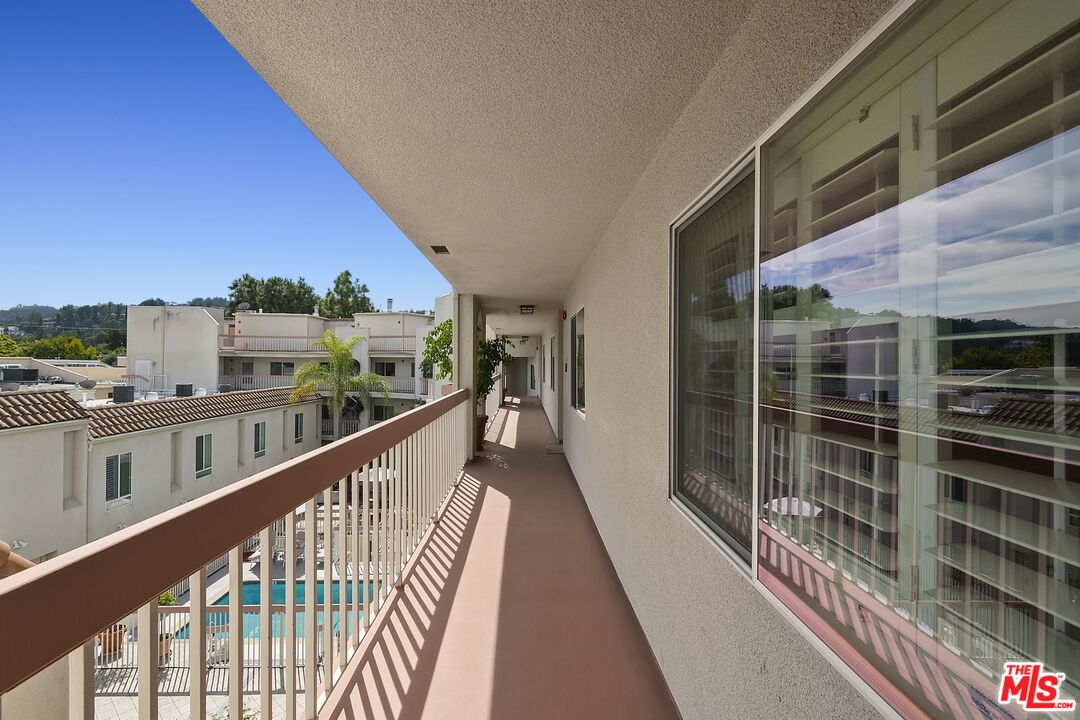 4242 Stansbury Ave Unit: PH1