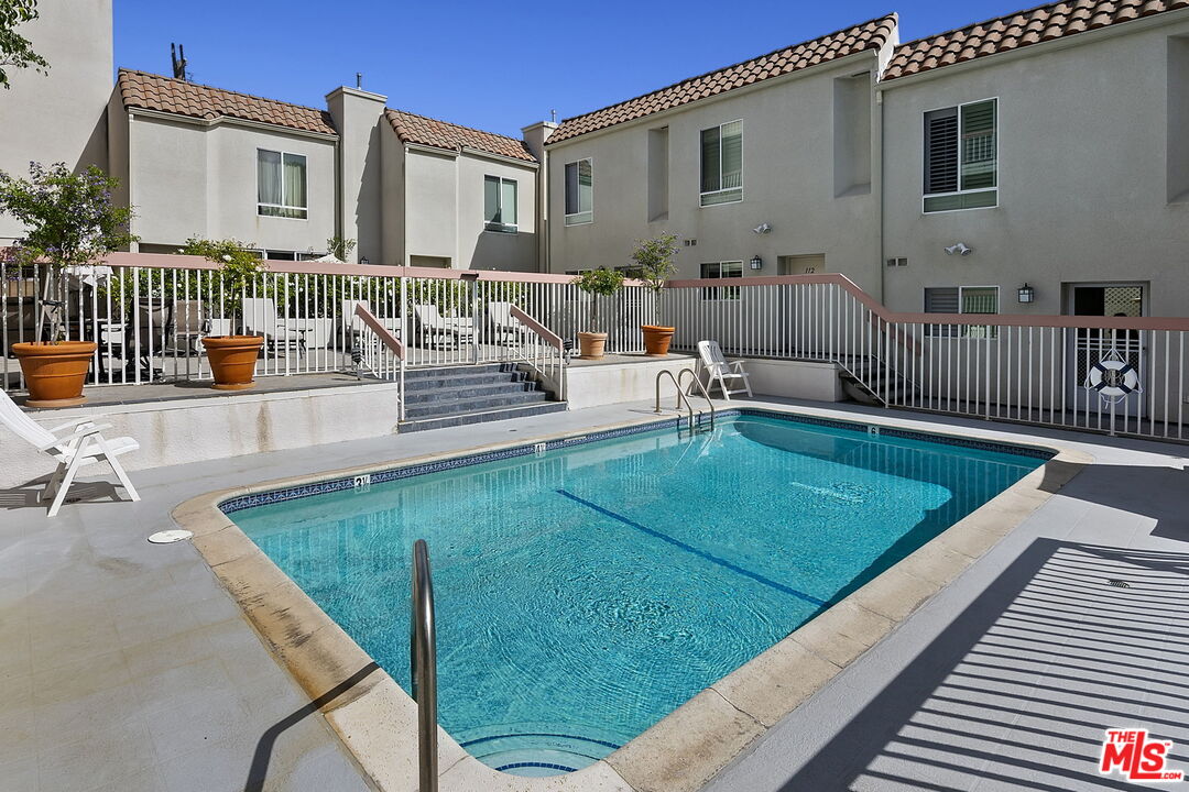 4242 Stansbury Ave Unit: PH1