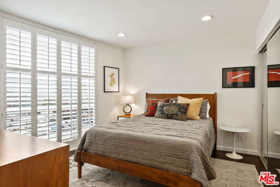 4242 Stansbury Ave Unit: PH1