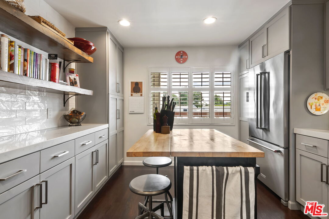 4242 Stansbury Ave Unit: PH1