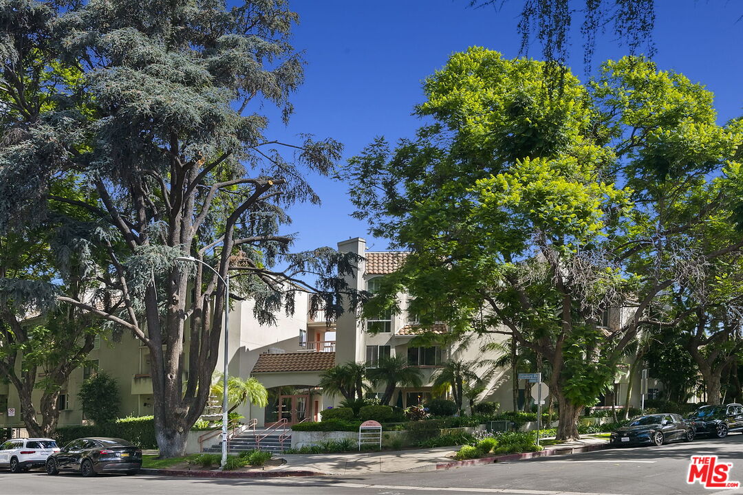 4242 Stansbury Ave Unit: PH1