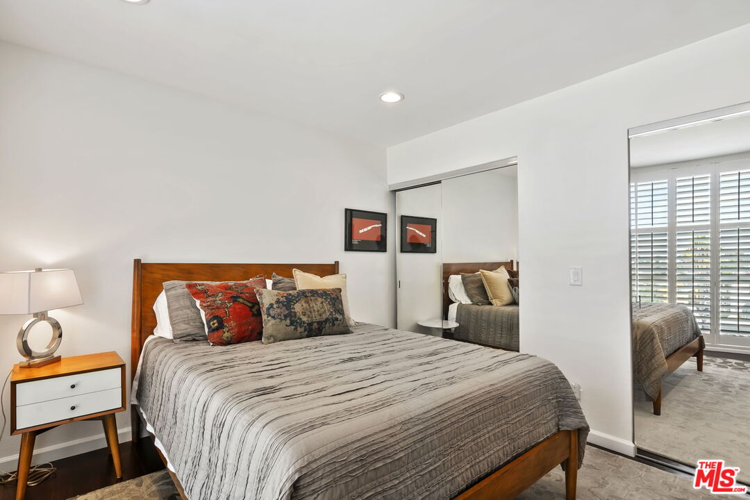 4242 Stansbury Ave Unit: PH1