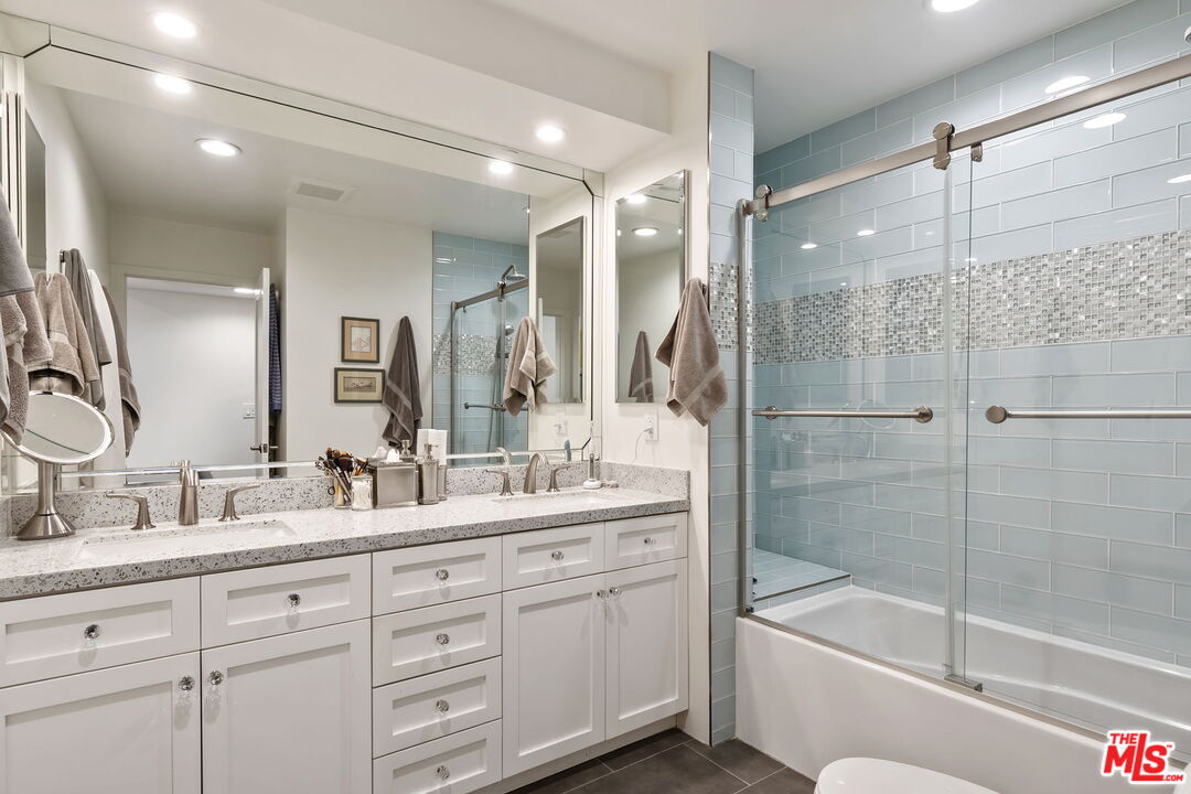 4242 Stansbury Ave Unit: PH1