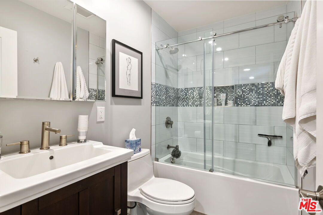 4242 Stansbury Ave Unit: PH1