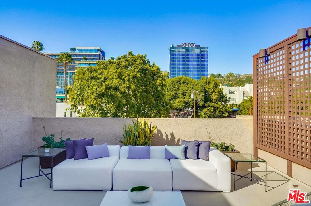 930 N Wetherly Dr Unit: 302