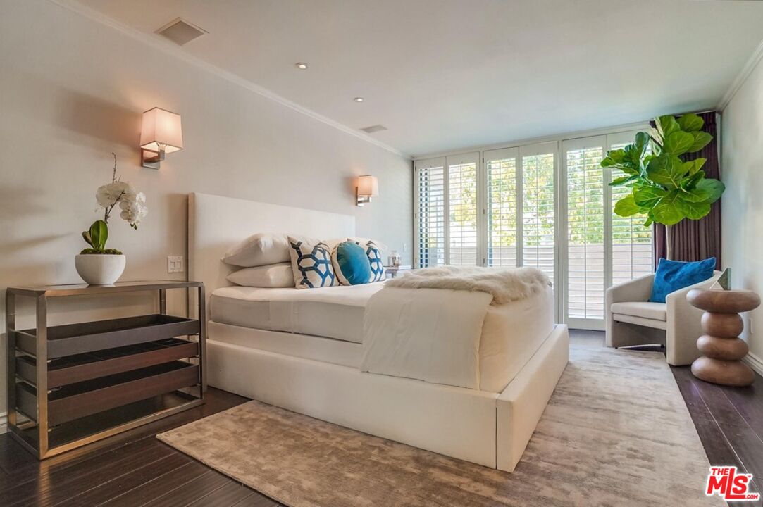 930 N Wetherly Dr Unit: 302