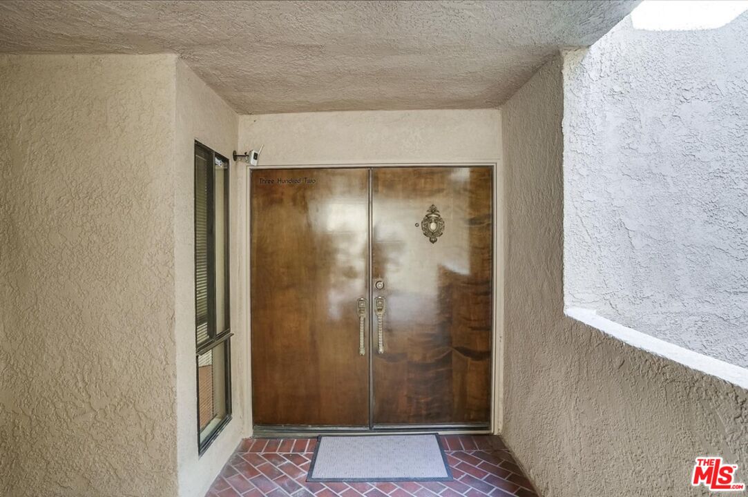 930 N Wetherly Dr Unit: 302